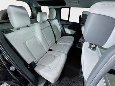 2026 Land Rover Defender 110 X-Dynamic SE