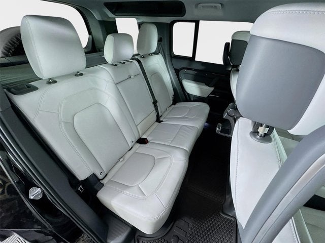 2026 Land Rover Defender 110 X-Dynamic SE