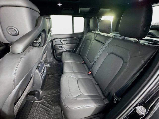 2026 Land Rover Defender 110 X-Dynamic SE
