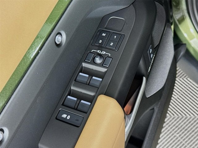 2026 Land Rover Defender 110 X-Dynamic SE
