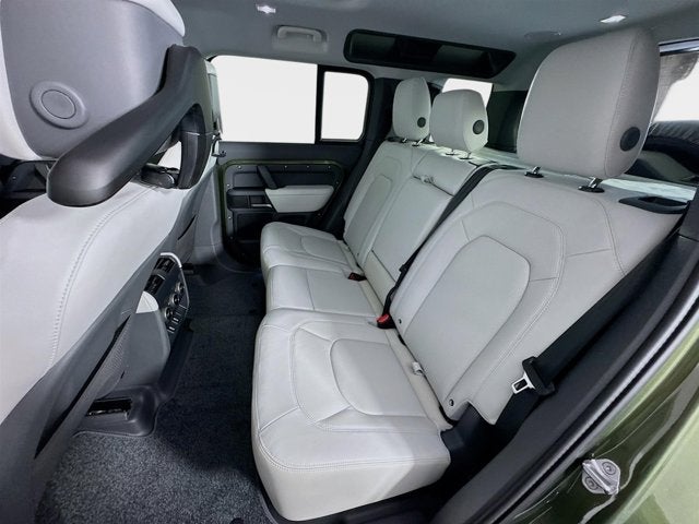 2026 Land Rover Defender 110 X-Dynamic SE