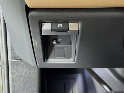 2026 Land Rover Defender 110 X-Dynamic SE