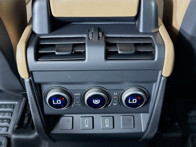 2026 Land Rover Defender 110 X-Dynamic SE