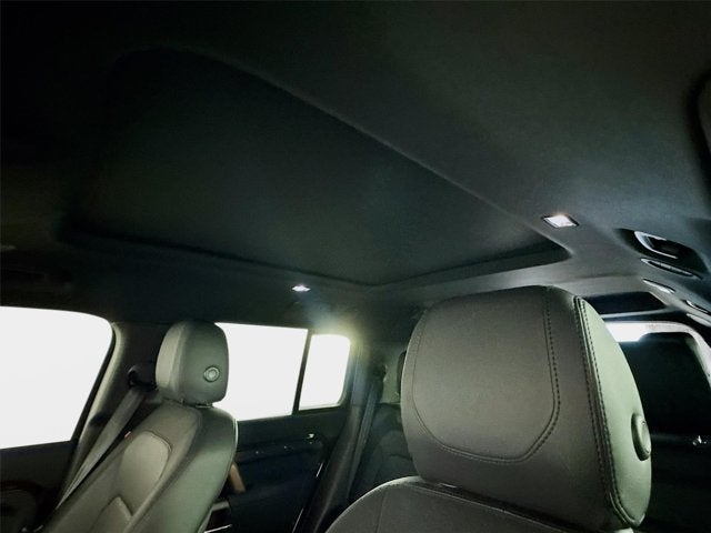2023 Land Rover Defender 130 X-Dynamic SE