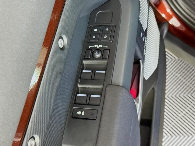 2023 Land Rover Defender 130 X-Dynamic SE