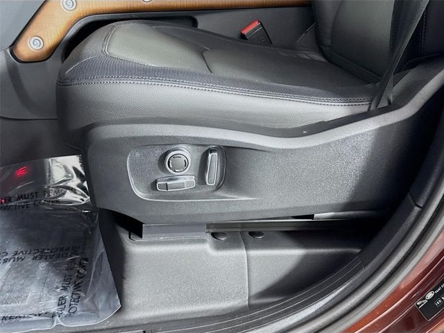 2023 Land Rover Defender 130 X-Dynamic SE