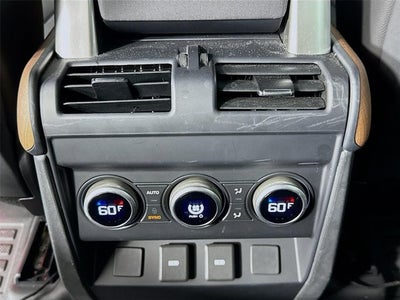 2023 Land Rover Defender 130 X-Dynamic SE