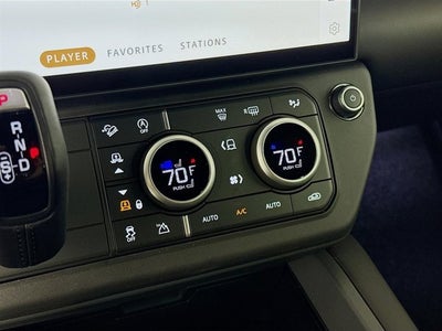 2026 Land Rover Defender 130 X-Dynamic SE