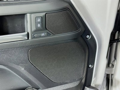 2026 Land Rover Defender 130 X-Dynamic SE