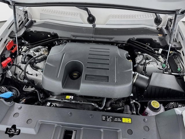 2026 Land Rover Defender 130 X-Dynamic SE