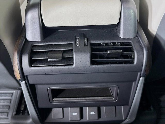 2023 Land Rover Defender 110 SE