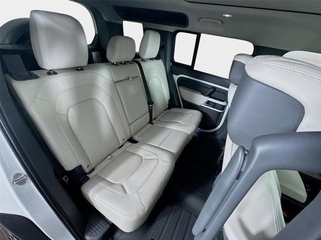 2023 Land Rover Defender 110 SE