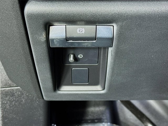 2023 Land Rover Defender 90 V8