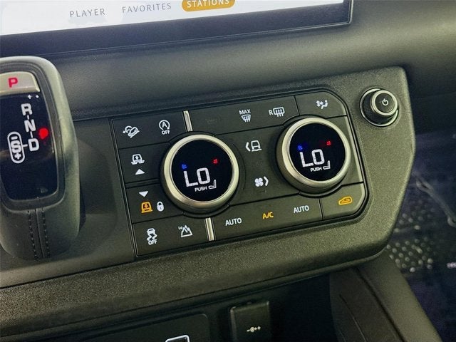 2023 Land Rover Defender 90 V8