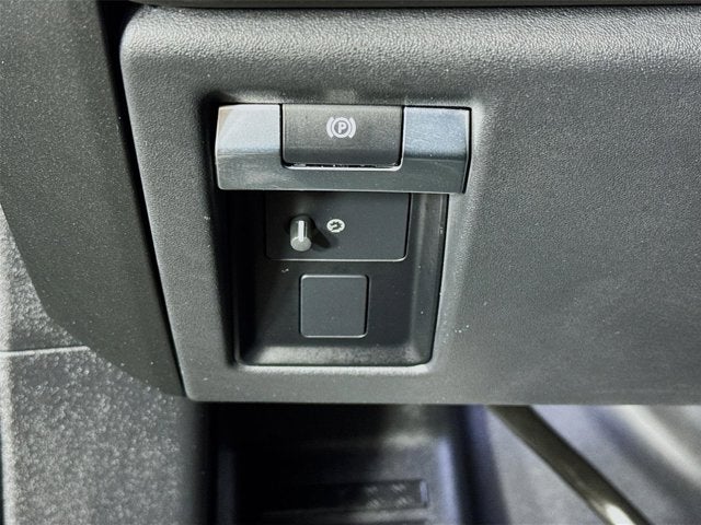 2025 Land Rover Defender 130 V8