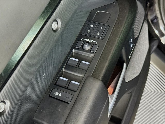 2025 Land Rover Defender 130 V8