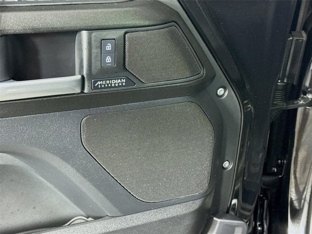 2025 Land Rover Defender 130 V8