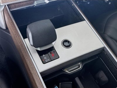 2025 Land Rover Range Rover SE