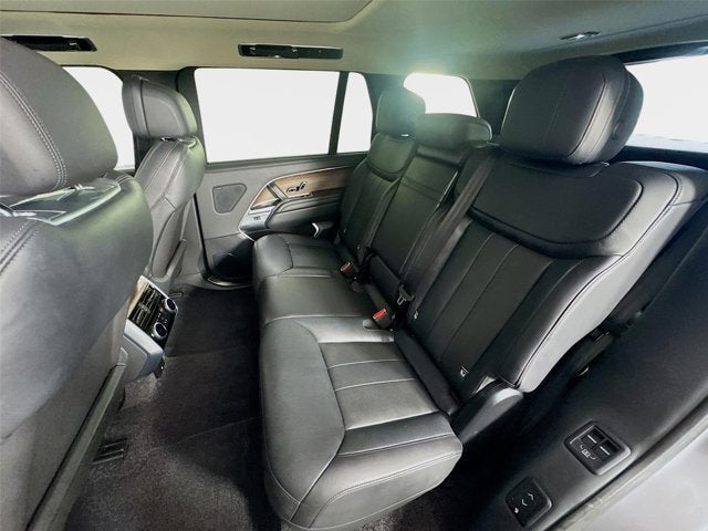 2025 Land Rover Range Rover SE