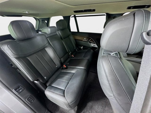 2025 Land Rover Range Rover SE