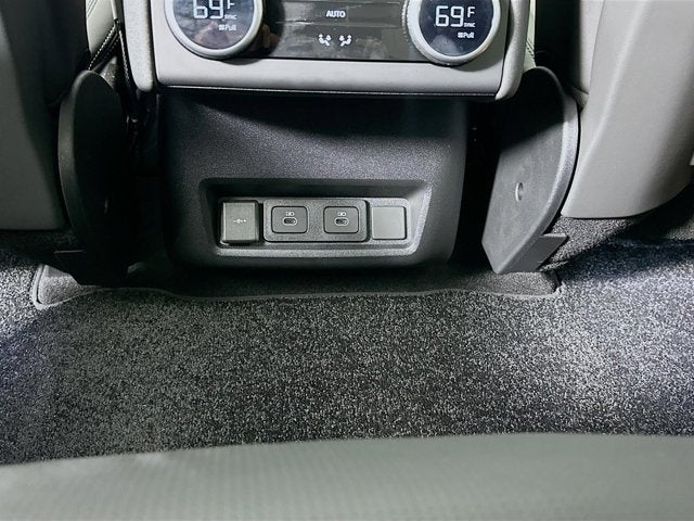 2025 Land Rover Discovery Dynamic SE