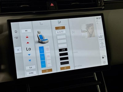 2026 Land Rover Range Rover Velar Dynamic SE