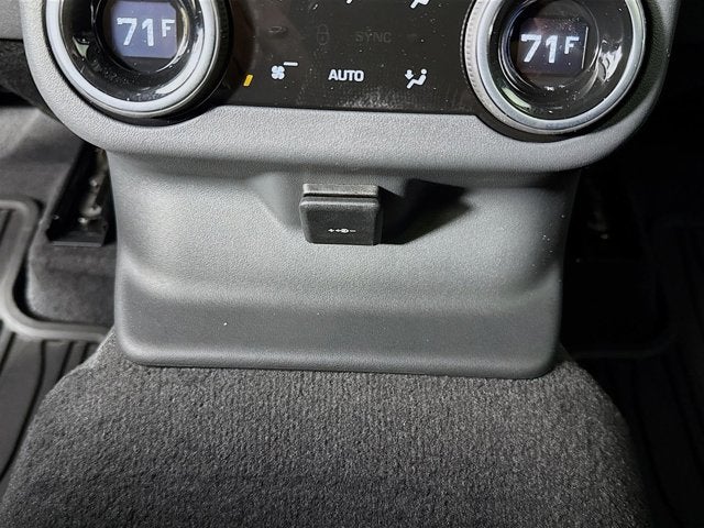 2026 Land Rover Range Rover Velar Dynamic SE