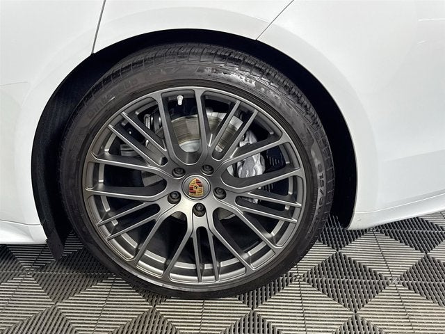 2023 Porsche Panamera 4 Platinum Edition