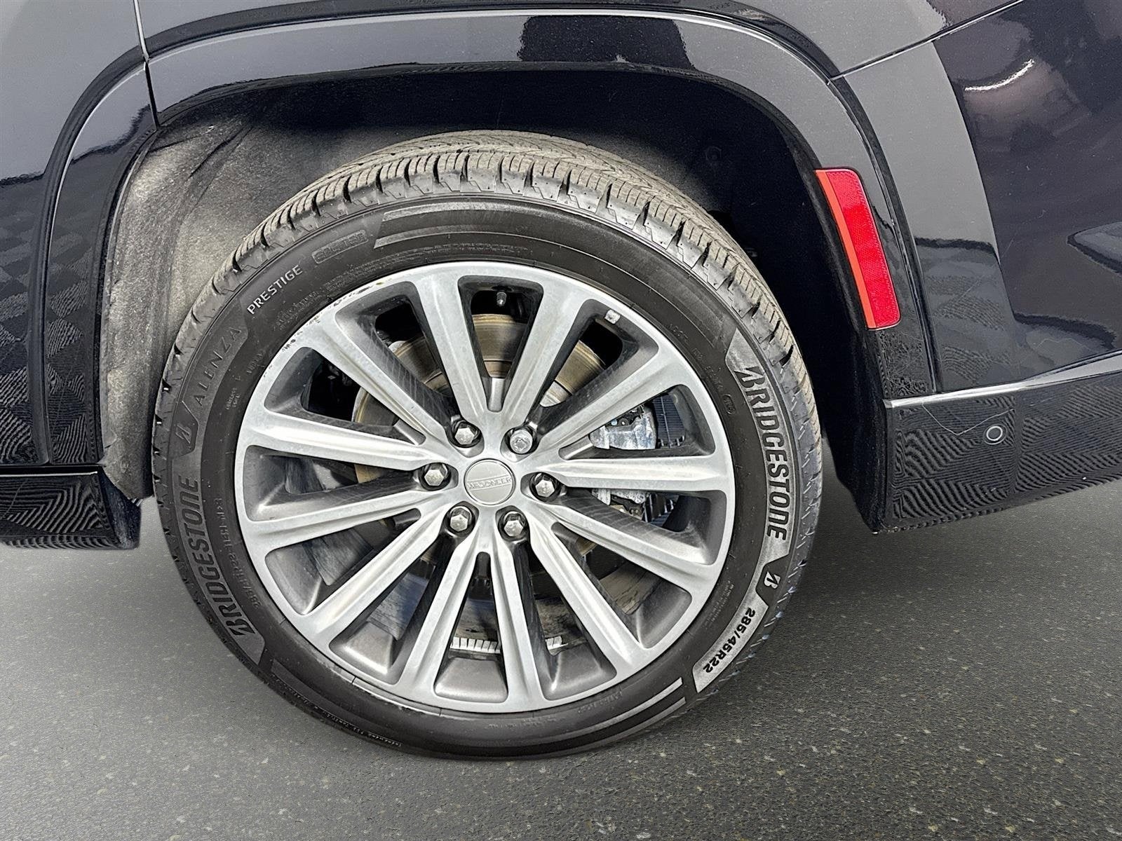 2023 Jeep Grand Wagoneer Base