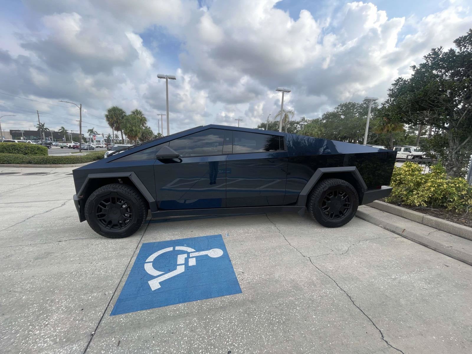 2024 Tesla Cybertruck Base