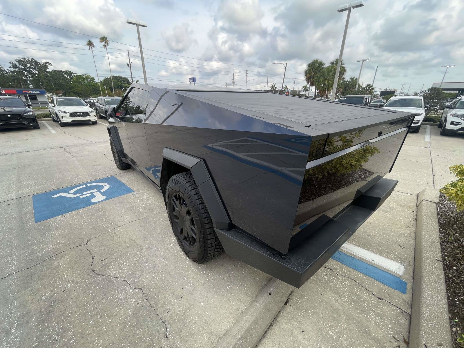 2024 Tesla Cybertruck Base