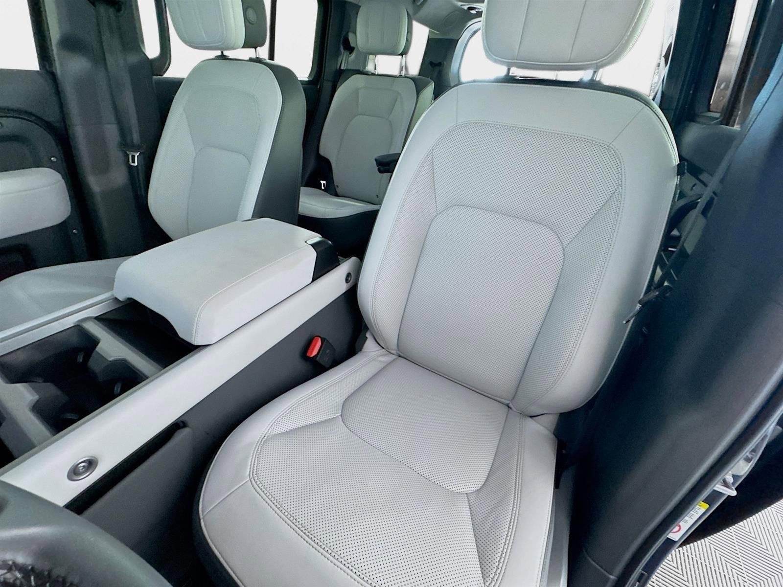 2025 Land Rover Defender V8