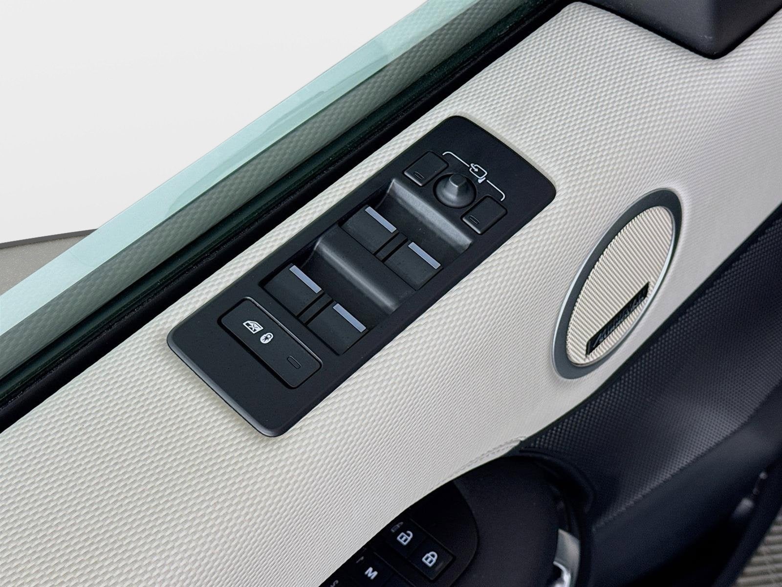 2023 Land Rover Discovery HSE R-Dynamic