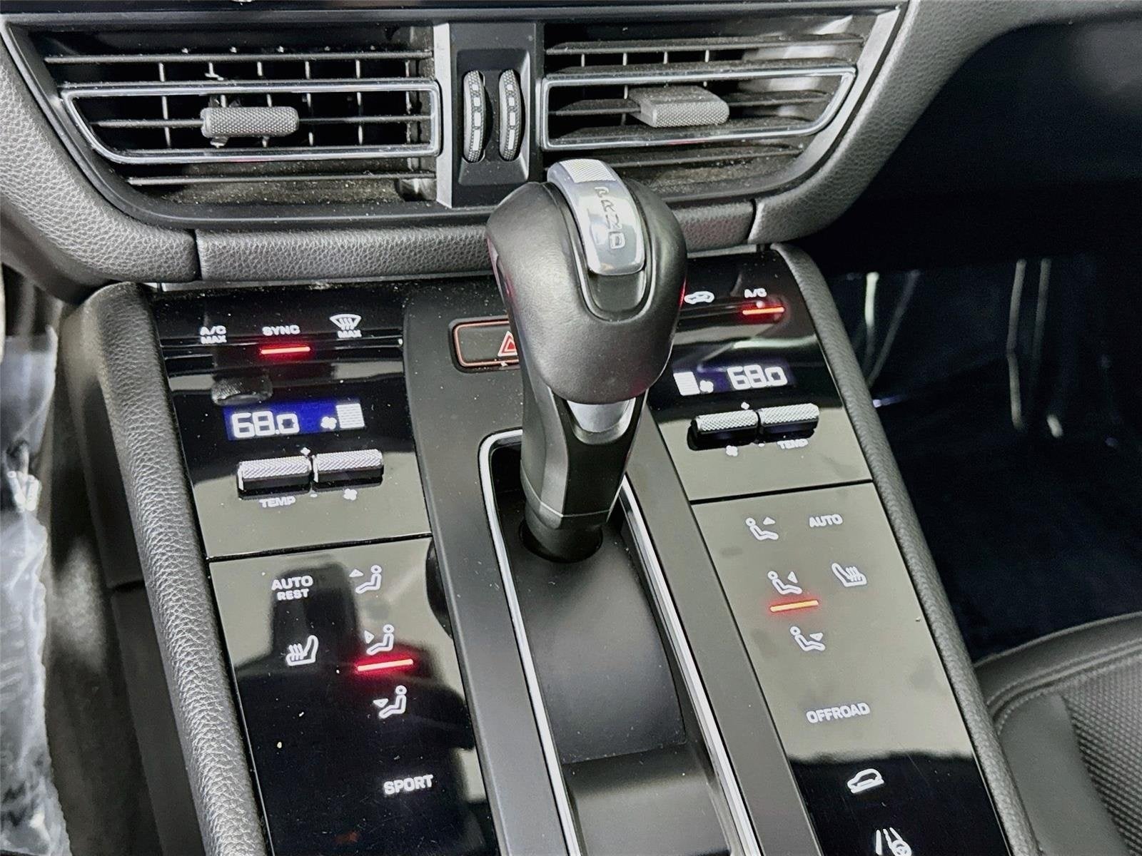 2023 Porsche Macan Base