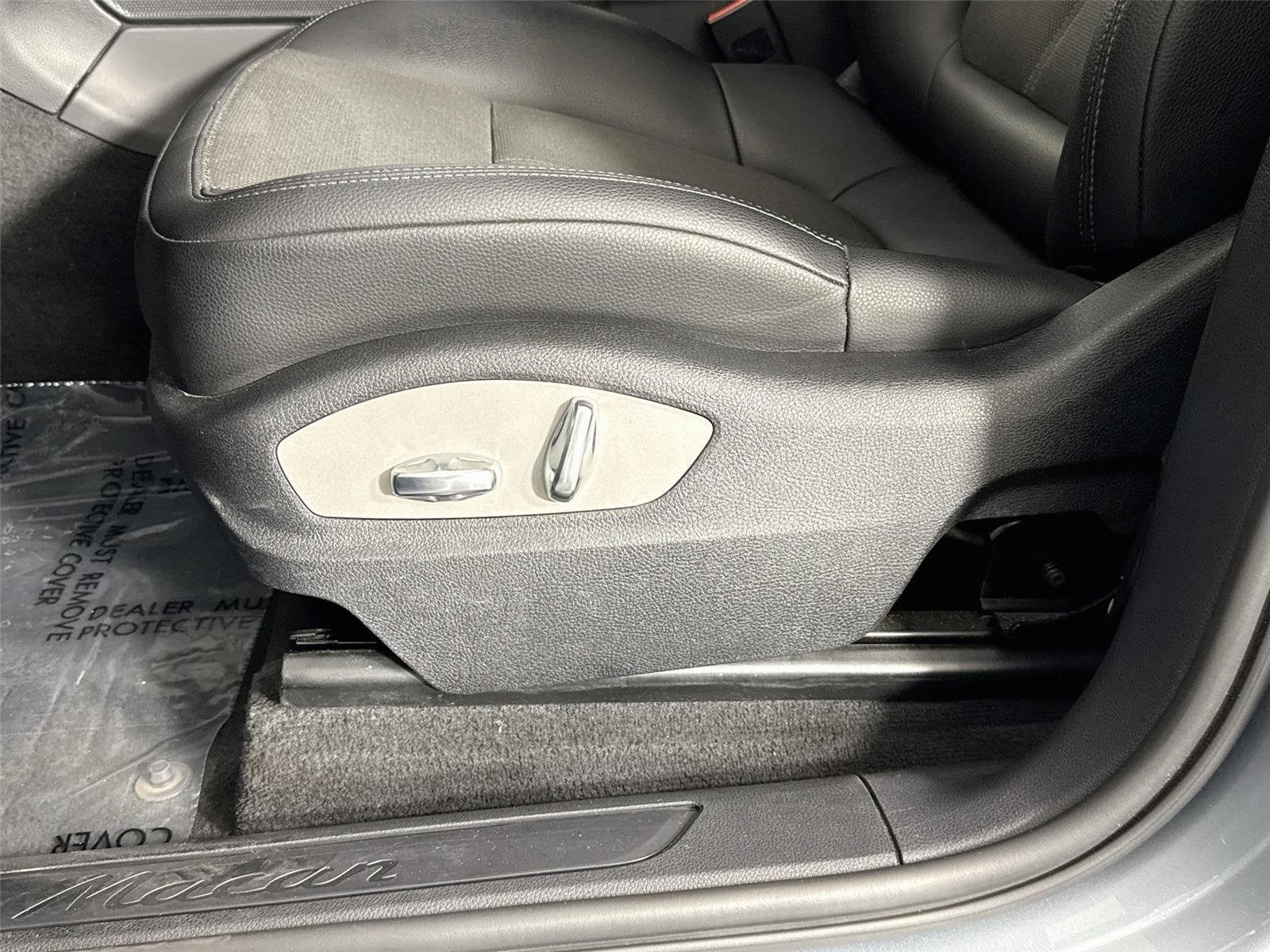 2023 Porsche Macan Base