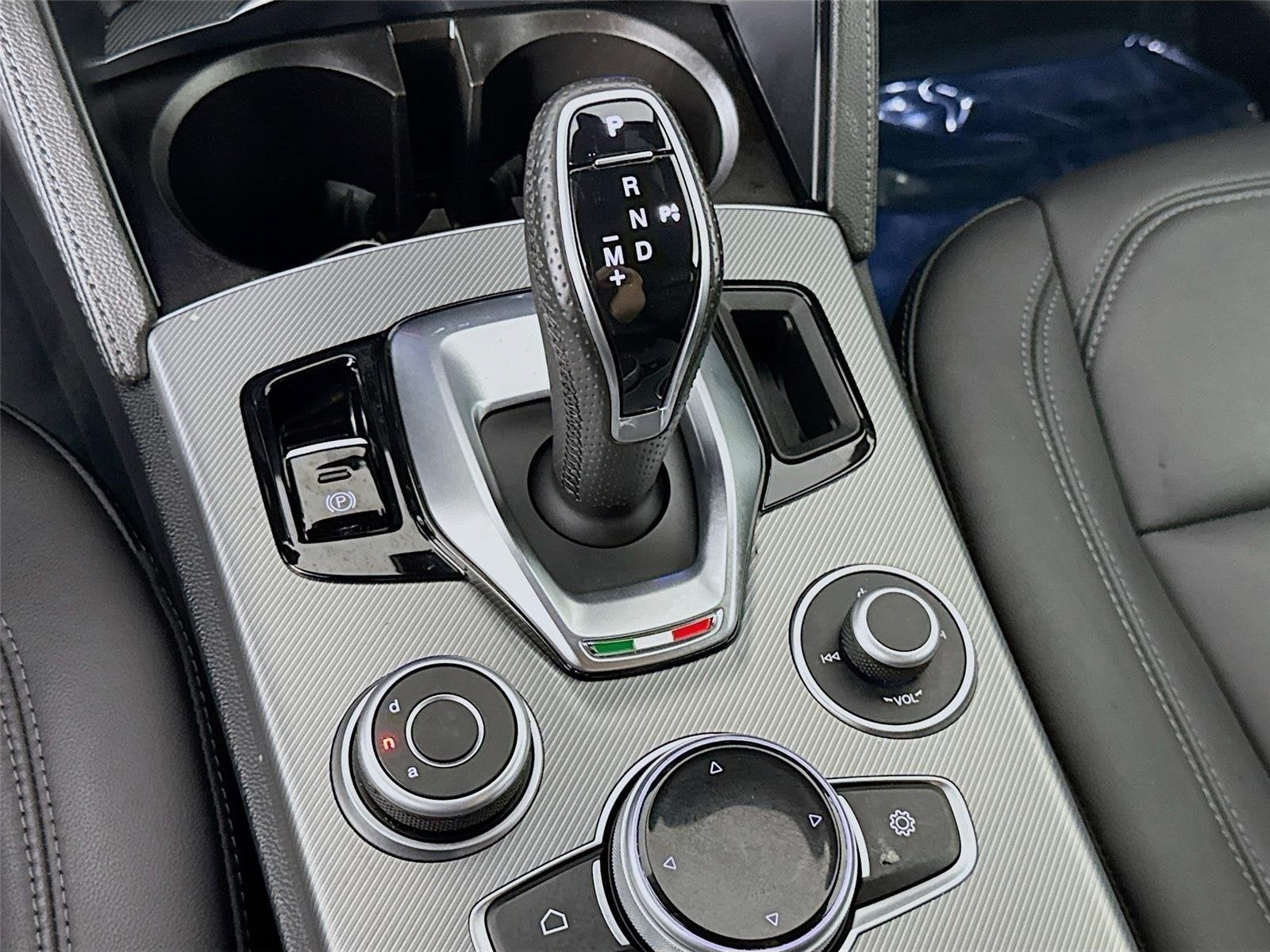 2025 Alfa Romeo Stelvio Base
