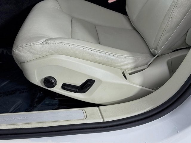 2024 Volvo S60 Recharge Plug-In Hybrid Plus Dark Theme