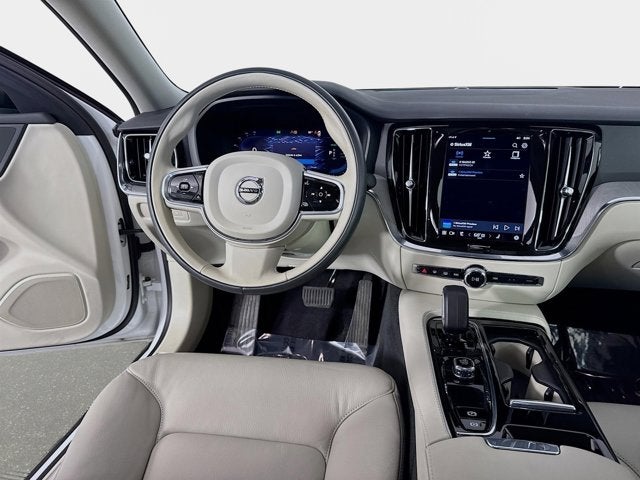 2024 Volvo S60 Recharge Plug-In Hybrid Plus Dark Theme