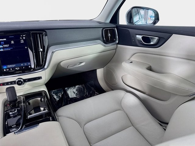 2024 Volvo S60 Recharge Plug-In Hybrid Plus Dark Theme