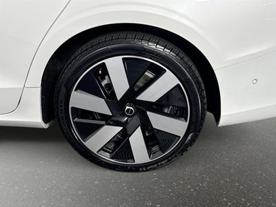 2024 Volvo S60 Recharge Plug-In Hybrid Plus Dark Theme