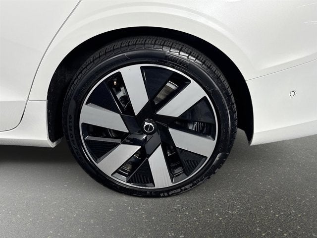 2024 Volvo S60 Recharge Plug-In Hybrid Plus Dark Theme