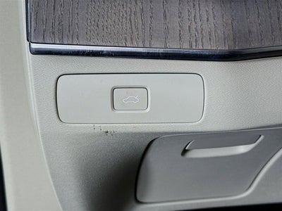 2024 Volvo XC90 Ultimate Bright Theme