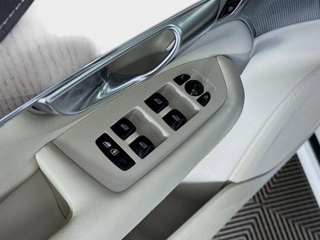 2024 Volvo XC90 Ultimate Bright Theme