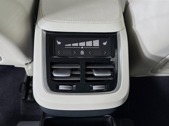 2024 Volvo XC90 Ultimate Bright Theme