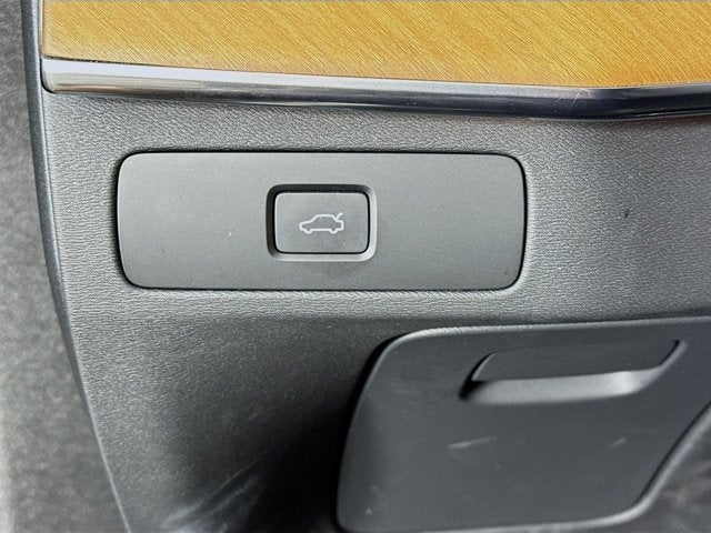 2024 Volvo XC90 Plus Bright Theme