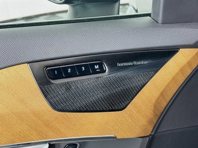 2024 Volvo XC90 Plus Bright Theme