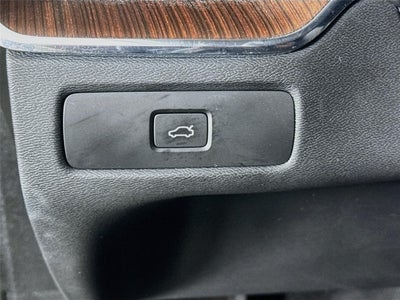 2023 Volvo XC60 Ultimate Dark Theme