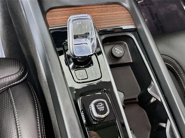 2023 Volvo XC60 Ultimate Dark Theme