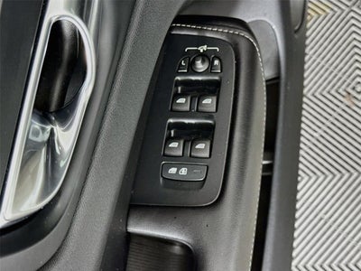 2023 Volvo XC60 Ultimate Dark Theme