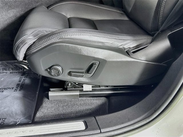 2023 Volvo XC60 Ultimate Dark Theme